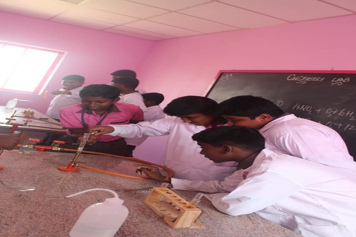 Shri Vijayalakshmi Vidhyalayaa International School-Chemistry Lab