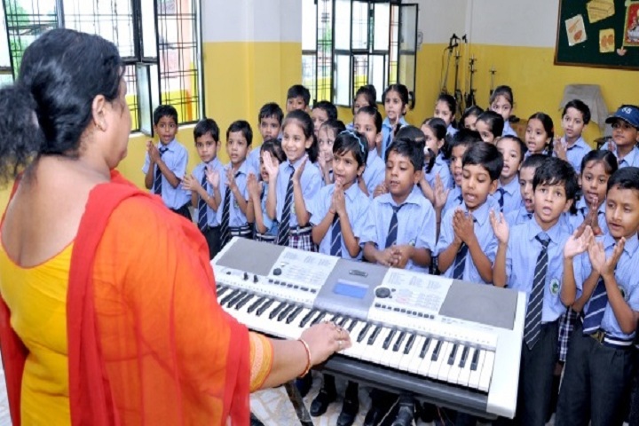 The Woods Heritage School-Music Class