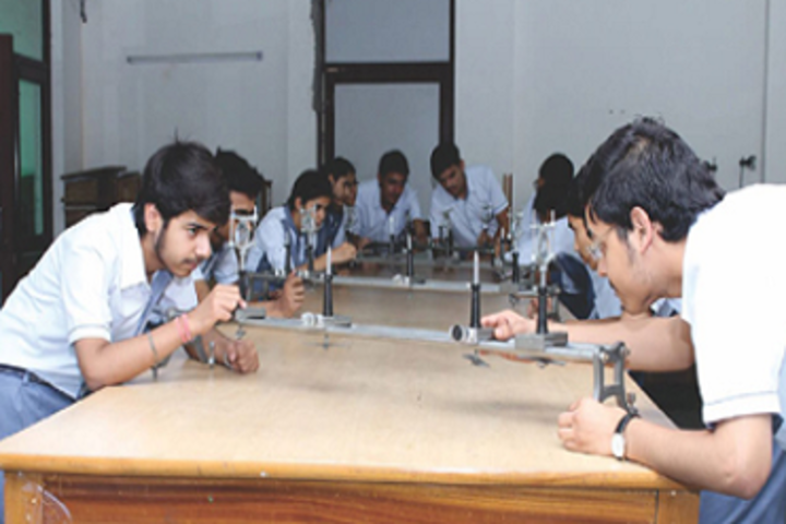 Creathics Public School-Physics Lab