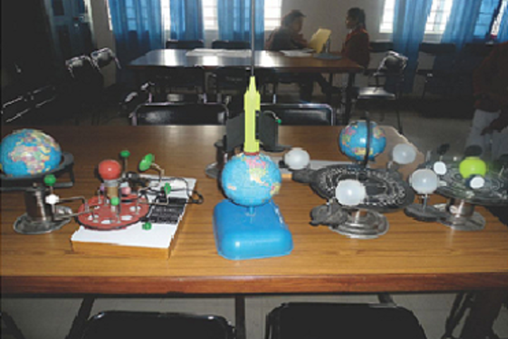 Creathics Public School-Science Lab