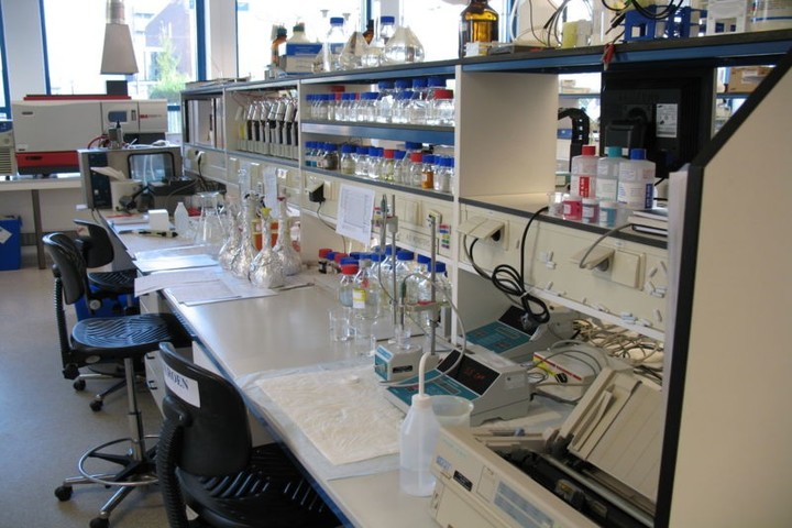 Pioneer Montessori School-Science Lab