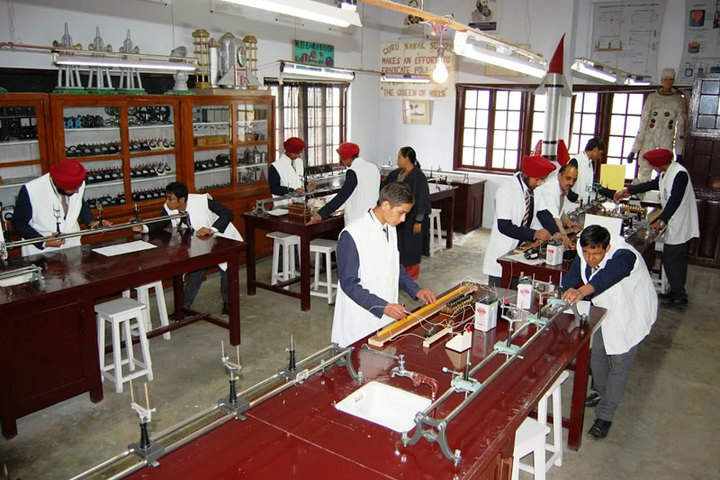 Guru Nanak Fifth Centenary School - Physics Lab