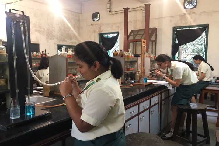 Pratt Memorial School-Chemistry Lab
