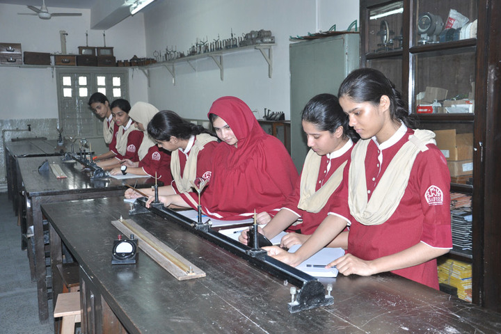 Saifee Golden Jubliee English Public School-Physics Lab