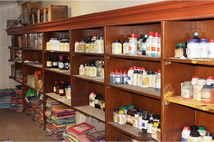 Loreto Convent School-Chemistry Lab