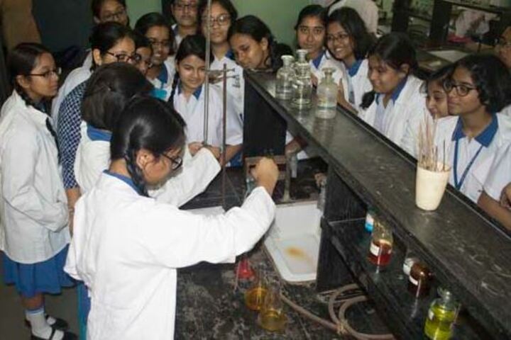 Carmel School-Chemistry Lab