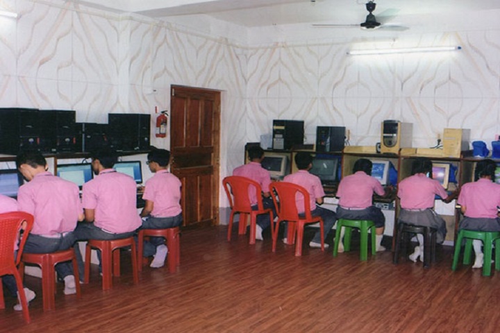 Lyceum English Medium School-Computer lab