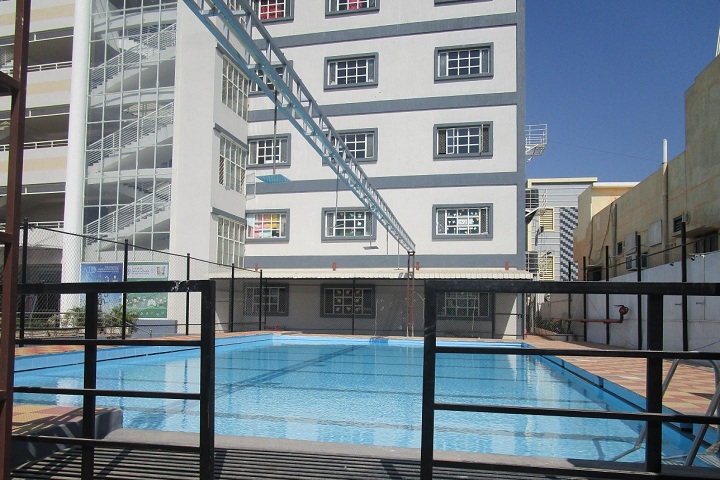 Solitaire Global Schools-Swimming pool