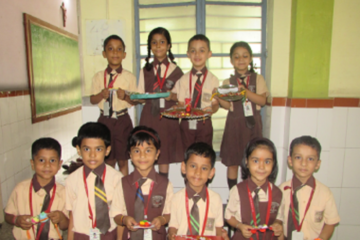Holy Cross Senior Secondary School-Art