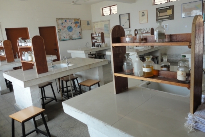 KENDRIYA VIDYALAYA MANENDRAGARH-science lab