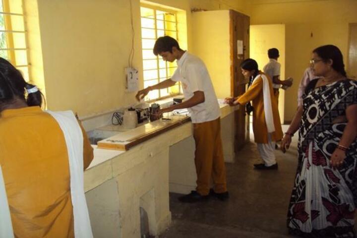 Maharishi Vidya Mandir-Physics Lab