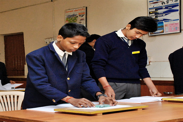 Mar Baselious Vidya Bhawan-Physics Lab