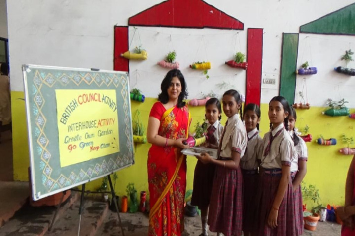 Monnet DAV public school-activity