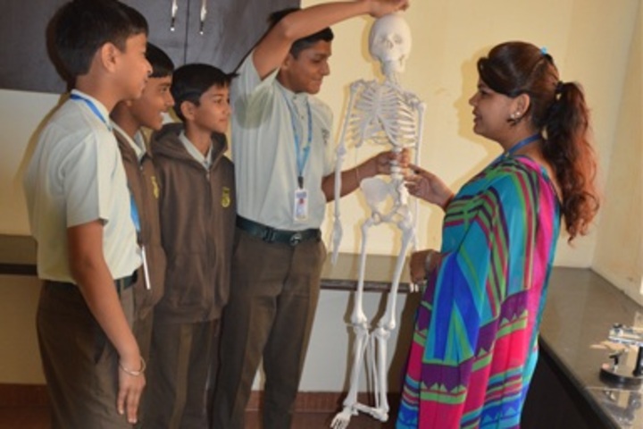 Sadhu Ram Vidya Mandir-Science Lab