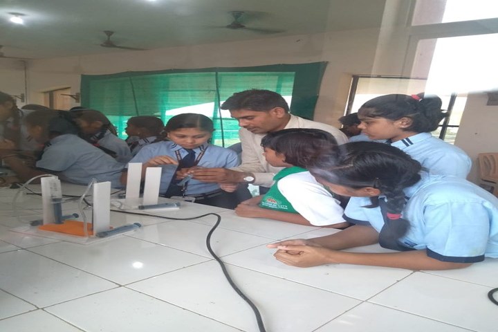 Sanskar City International School-Physics Lab