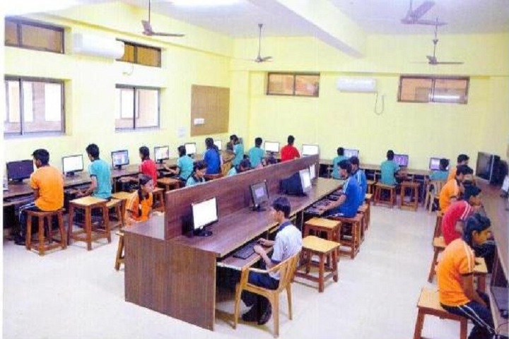 Shri Gujrati English Medium Higher Secondary School-Computer Lab