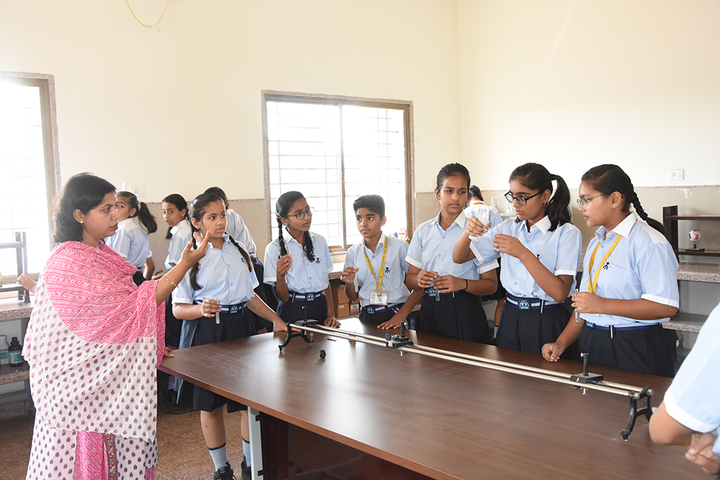 Vichakshan Jain Vidyapeeth-Physics Lab