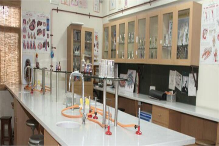 Arwachin International School-Chemistry Lab