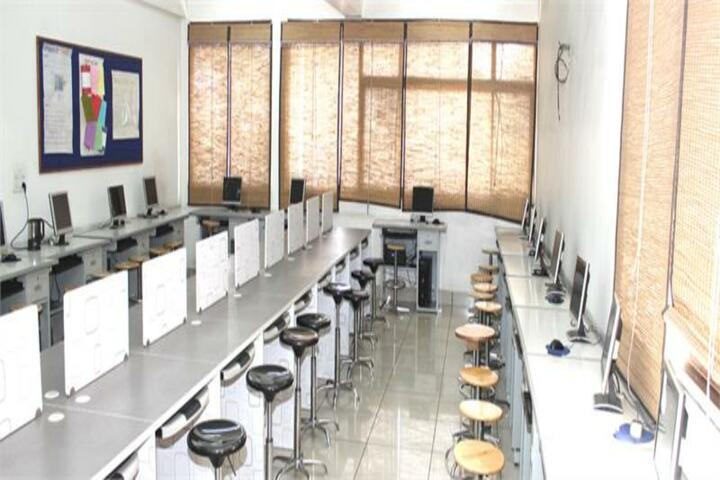Arwachin International School-Computer Lab