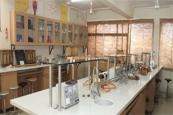 Arwachin International School-Physics Lab