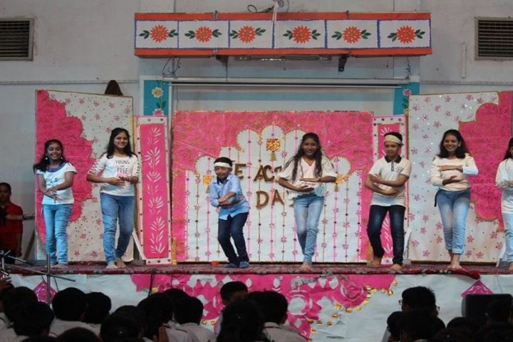 Arwachin International School-Dancing Activity