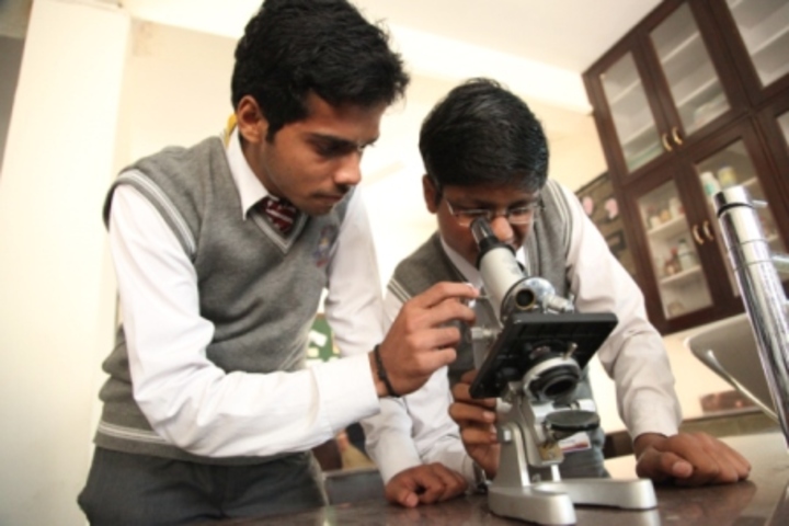 Bhai Parmanad Vidya Mandir-Biology Lab