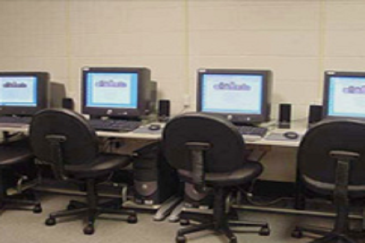 Crescent School-Computer Lab