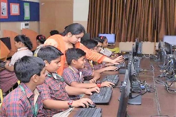 M L Khanna DAV Public School-IT Lab