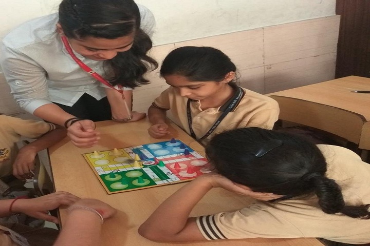 De Indian Public School-Indoor Games