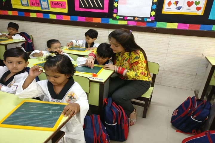 De Indian Public School-Pre School Classroom