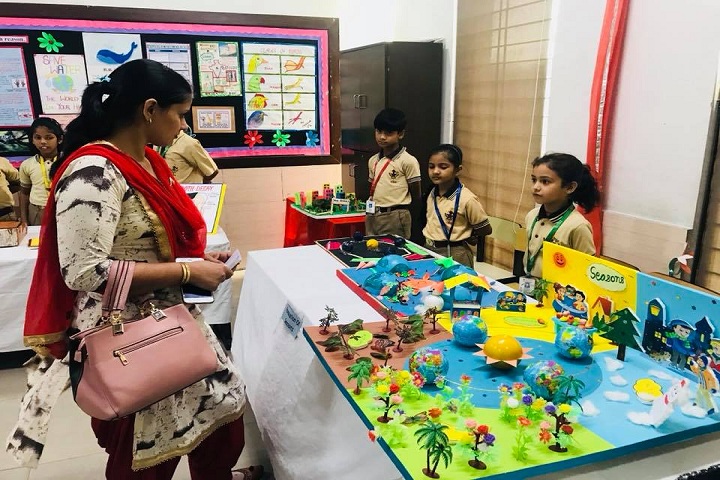 De Indian Public School-Exposition