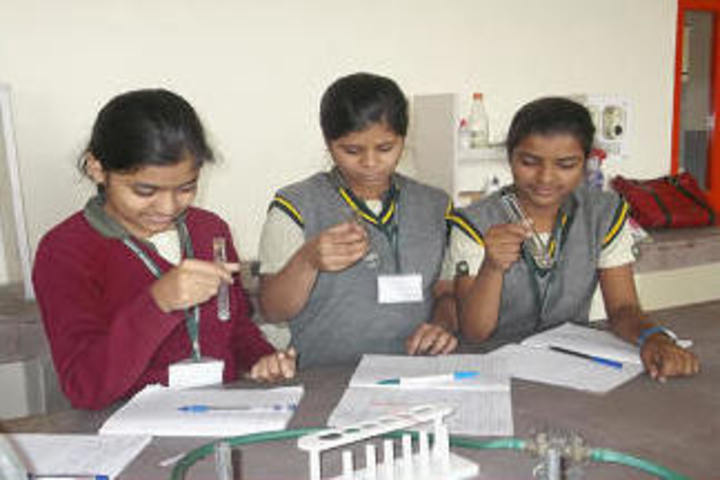 Deepalaya School-Chemistry Lab