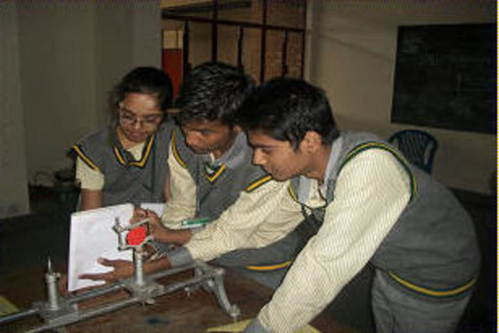 Deepalaya School-Physics Lab