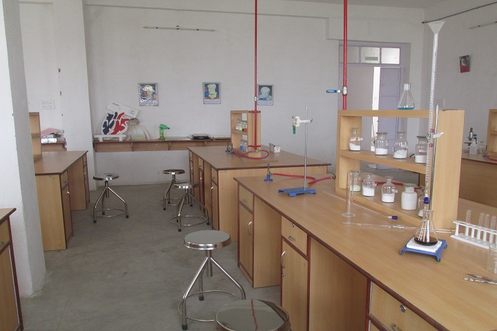 Marg Chinmaya Vidyalaya-Chemistry Lab
