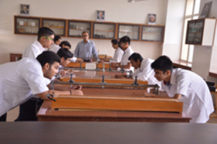 G D Goenka Public School- Physics Lab 1