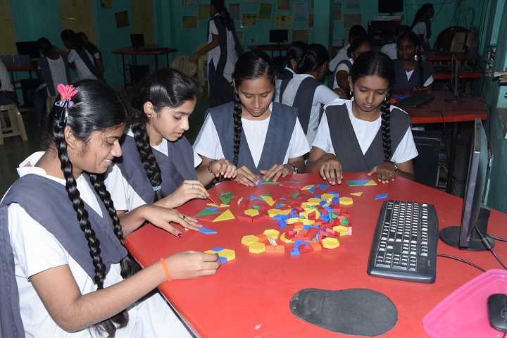 Montessori English Medium Primary School-Mathematics Lab