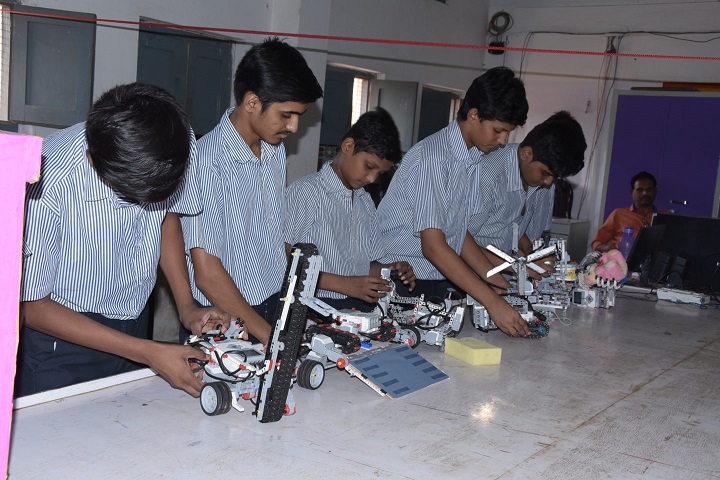 Montessori English Medium Primary School-Robotics Lab