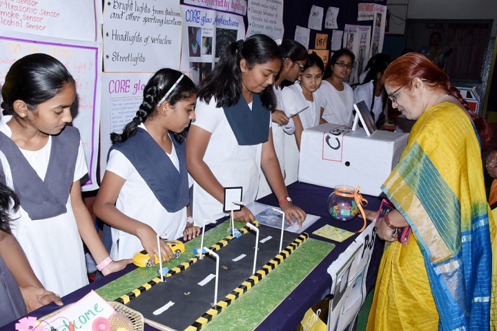Montessori English Medium Primary School-Science Expo