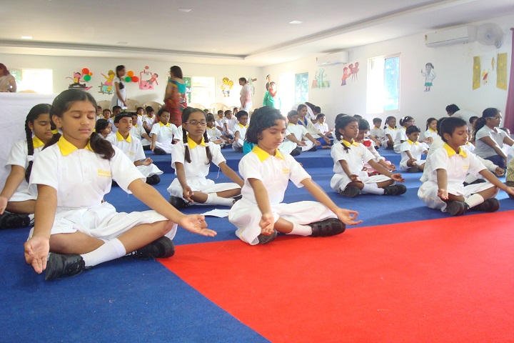 Rotterdam School-Yoga Day