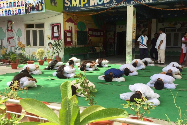 S M P Model High School-Yoga Day