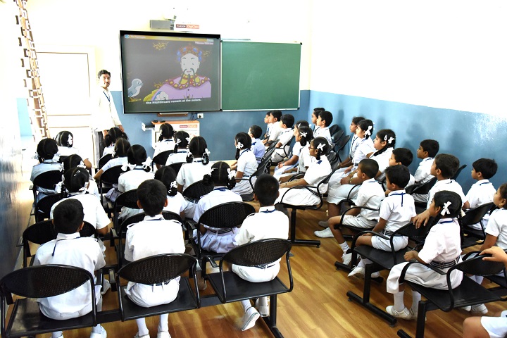 Smt Godavari Devi Saraf High School-Classrooms