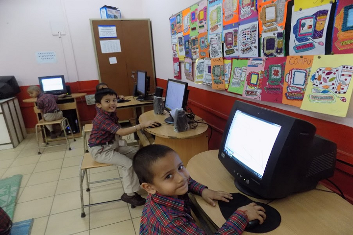 Kulachi Hansraj Model School-IT-Lab