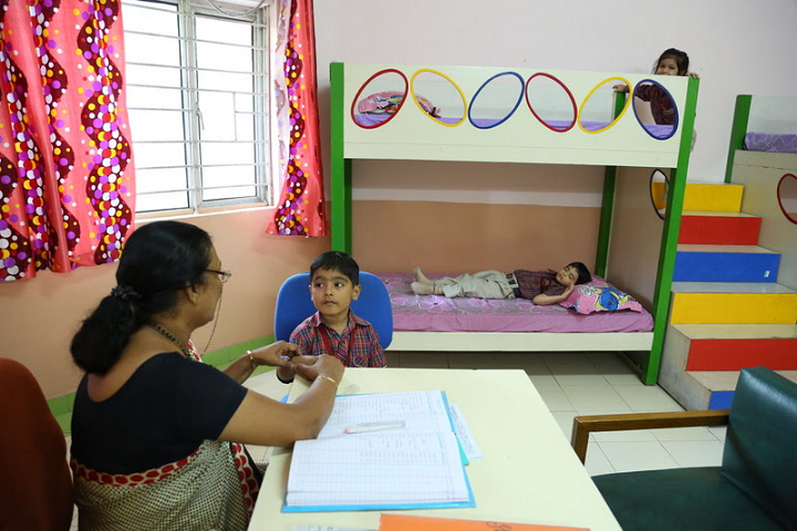 Kulachi Hansraj Model School-Medical-Room