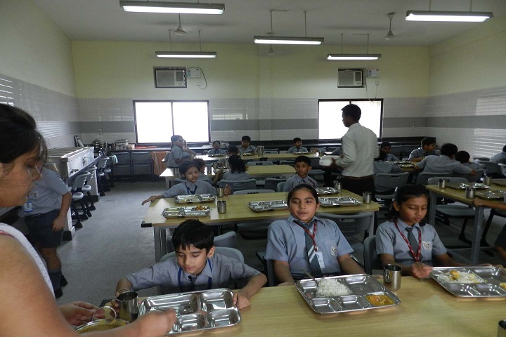 Lilawati Vidya Mandir Senior Secondary School-lunch area