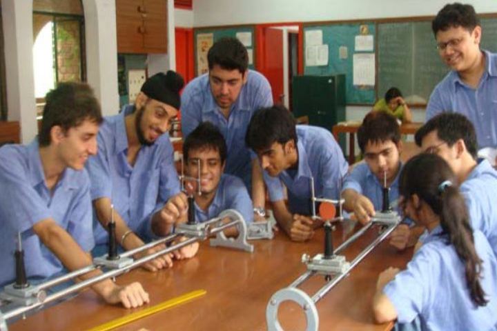 Modern School-Physics Lab