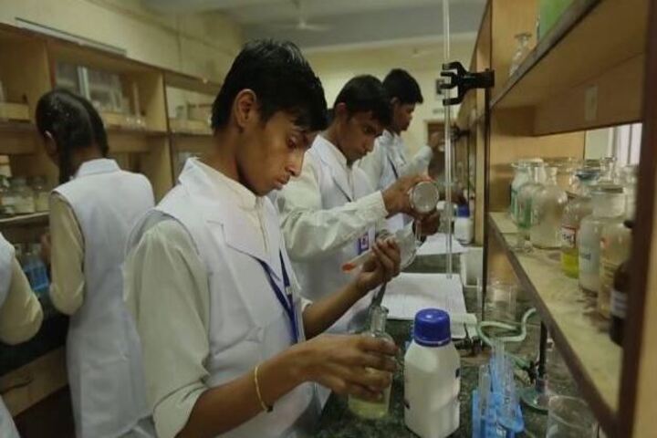 Rajkiya Pratibha Vikas Vidyalaya-Chemistry Lab