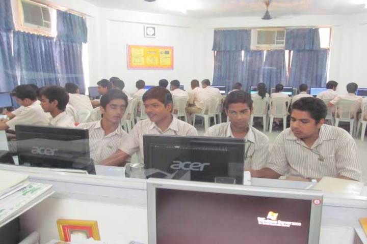 Red Roses Public School-Computer Lab