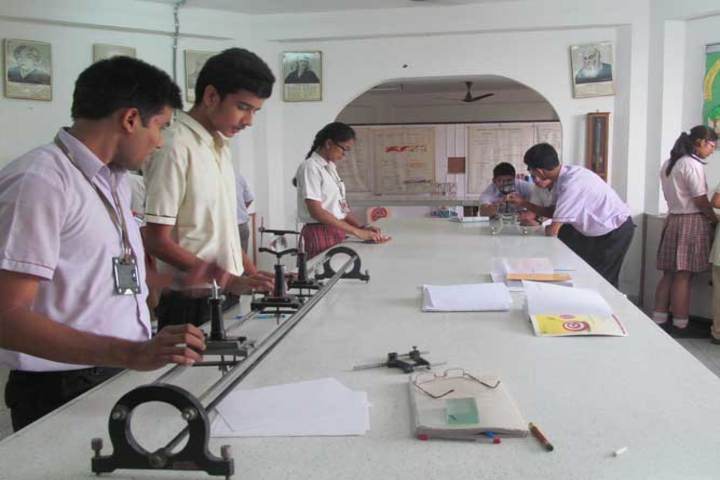 Red Roses Public School-Physics Lab