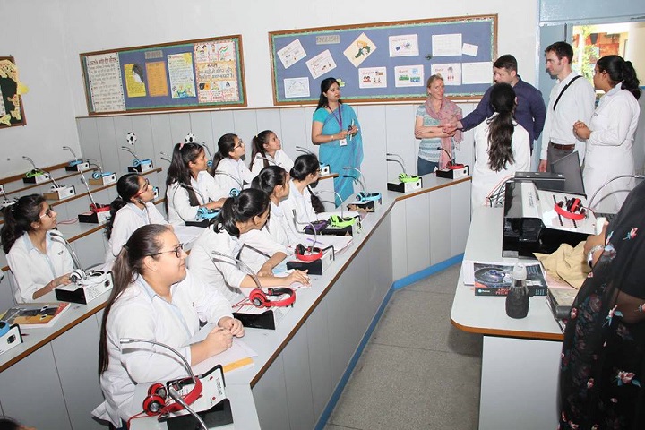 Rukmani Devi Public School-Labs
