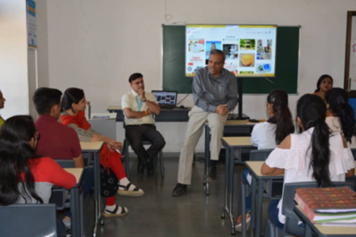 Anand Niketan School-Classrooms
